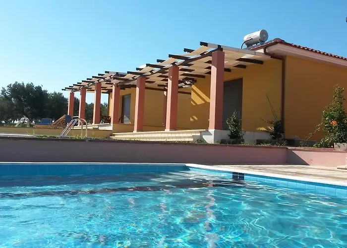 Catherine Луксозна вила Марониа